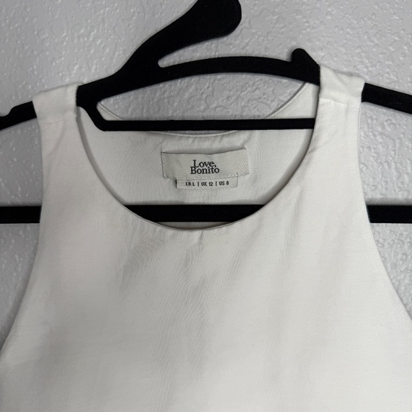Women's Love Bonito White tank top with padding size 8 athletic casual -cp - Picture 3 of 6